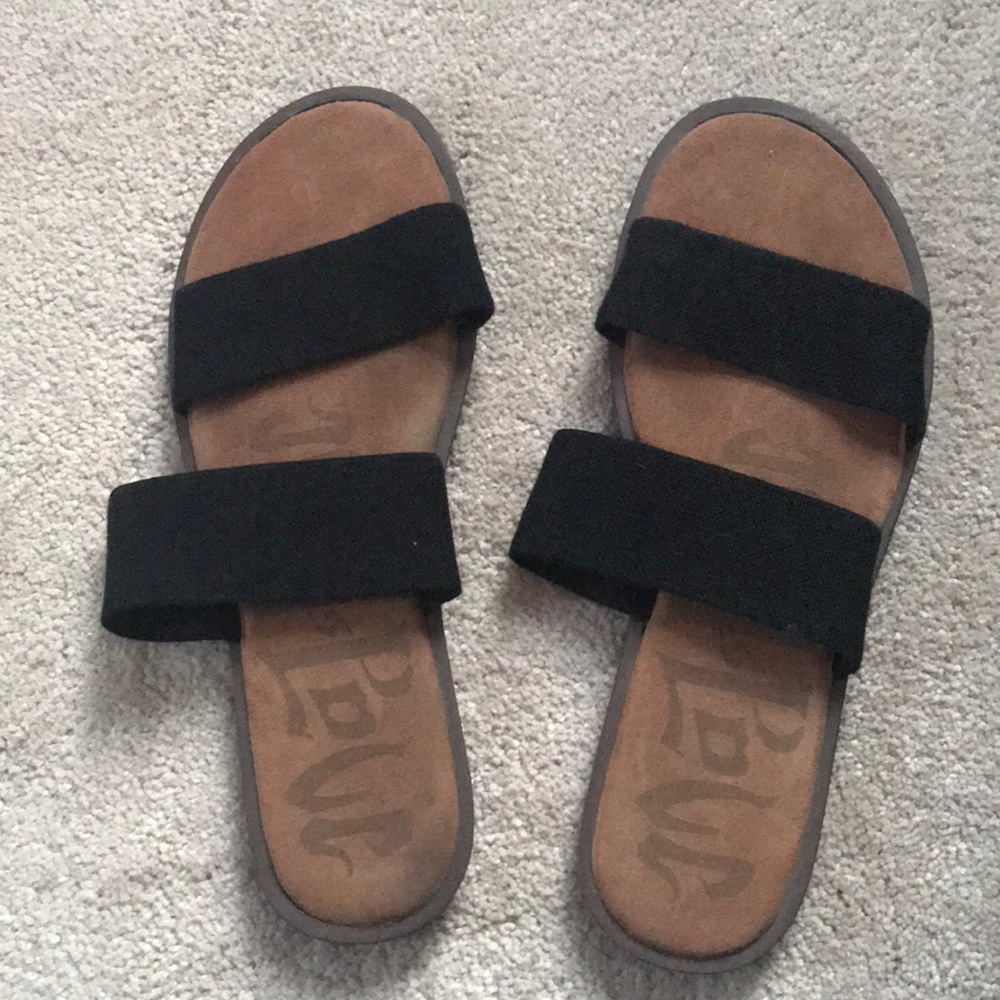 Black stretchy sandal